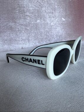 CHANEL White Round Frame Sunglasses with Black Lenses